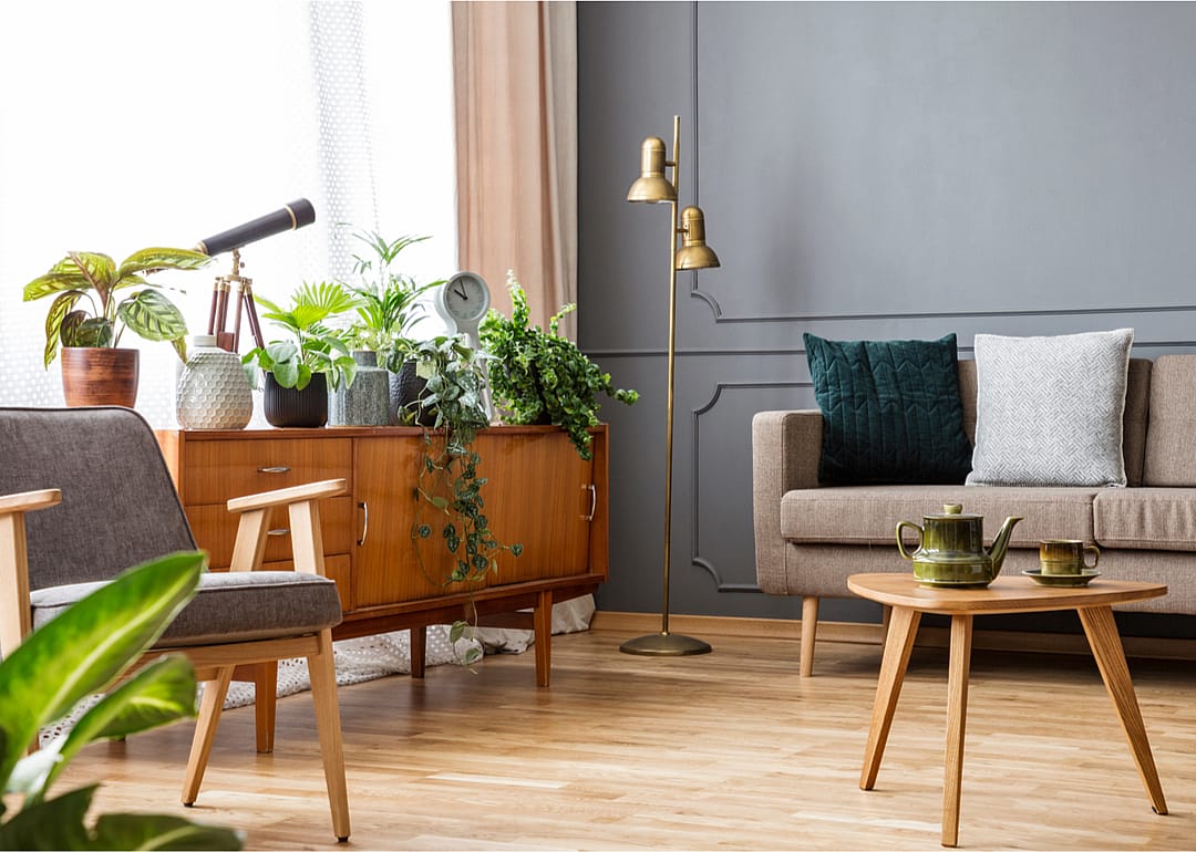 Show some (furniture) leg