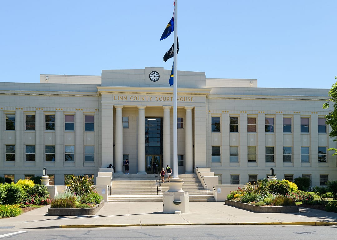 Linn County Court House.
