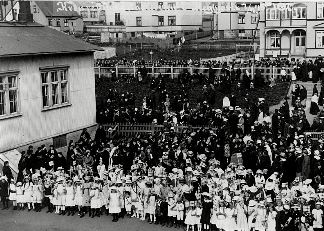A celebration of women’s suffrage in Reykjavík on July 7, 1915