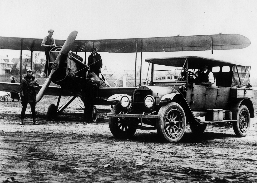 1925: Air Mail Act