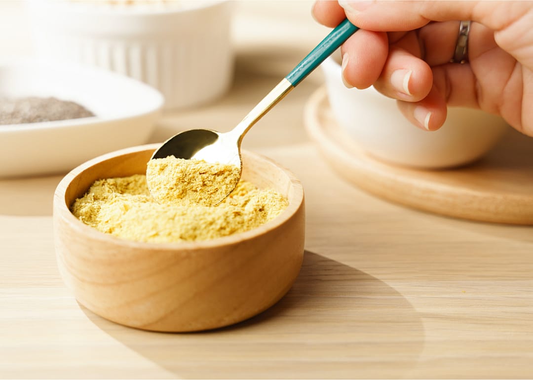 Ground parmesan: nutritional yeast
