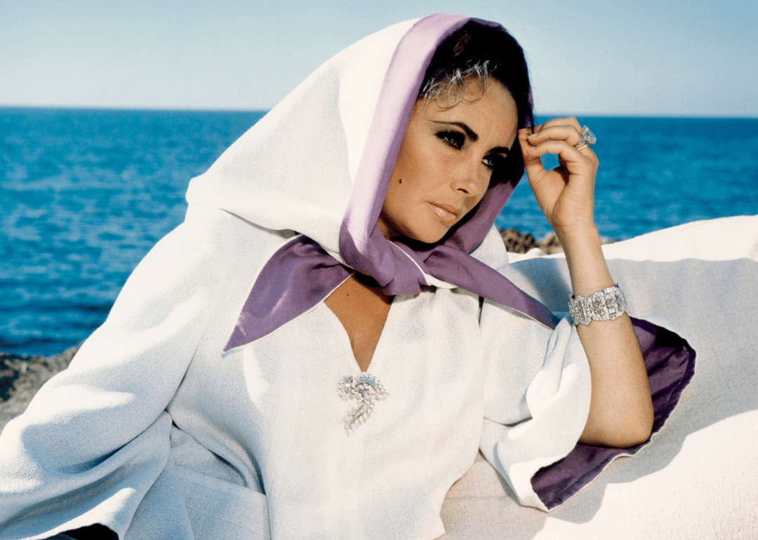 Elizabeth Taylor poses with seascape background.