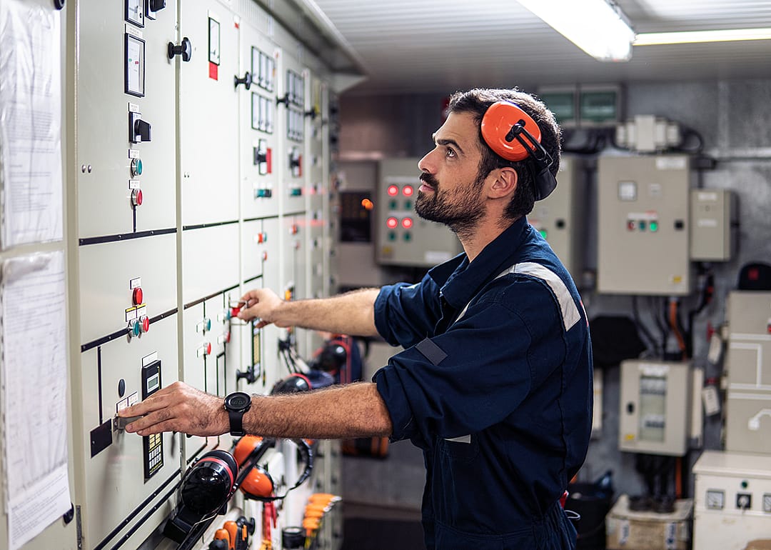 #19. Marine engineers and naval architects