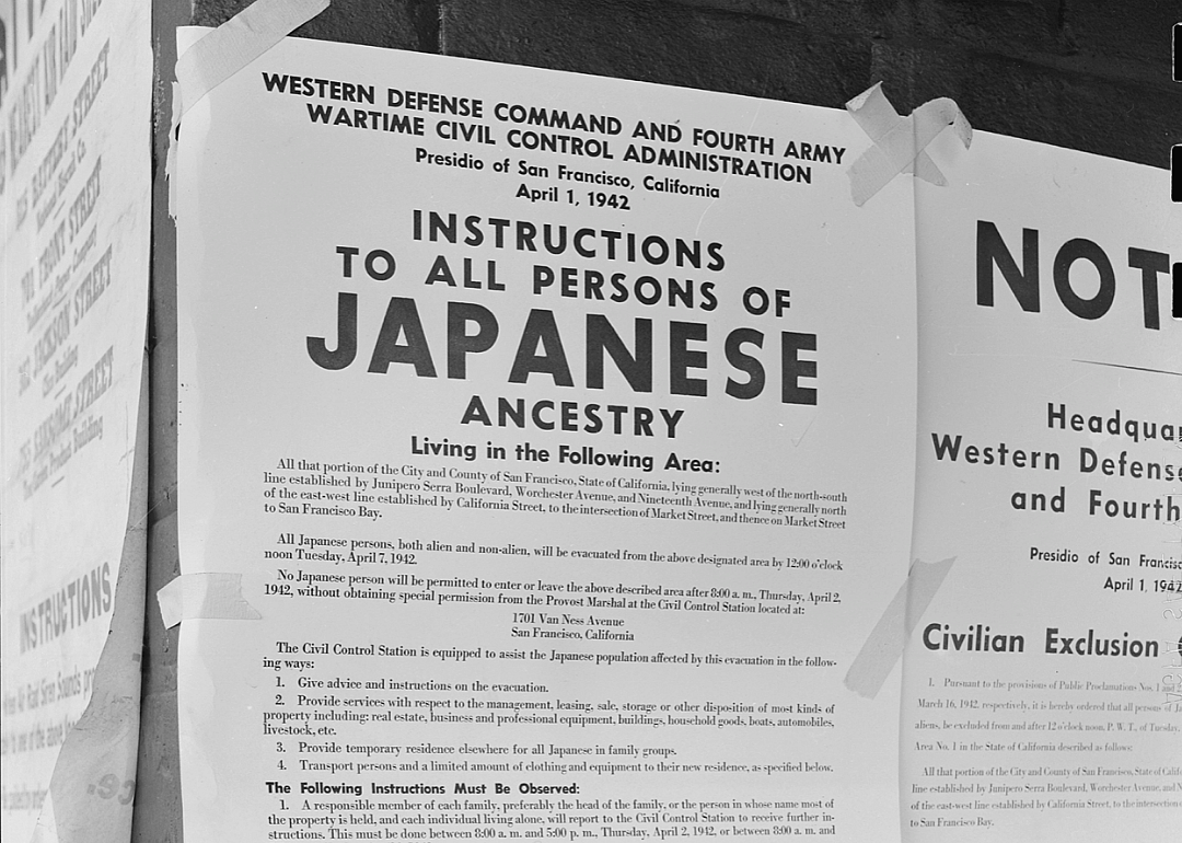 1942: Roosevelt authorizes internment camps