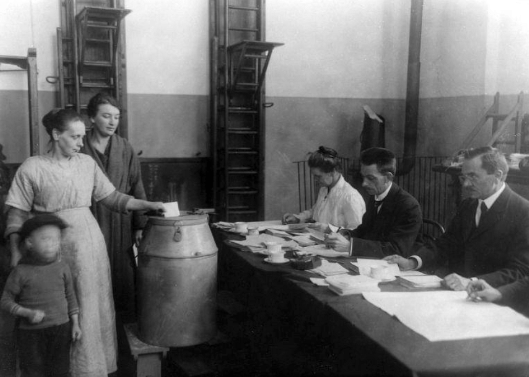 Dutch women going to the polls for the first time in Amsterdam 1921