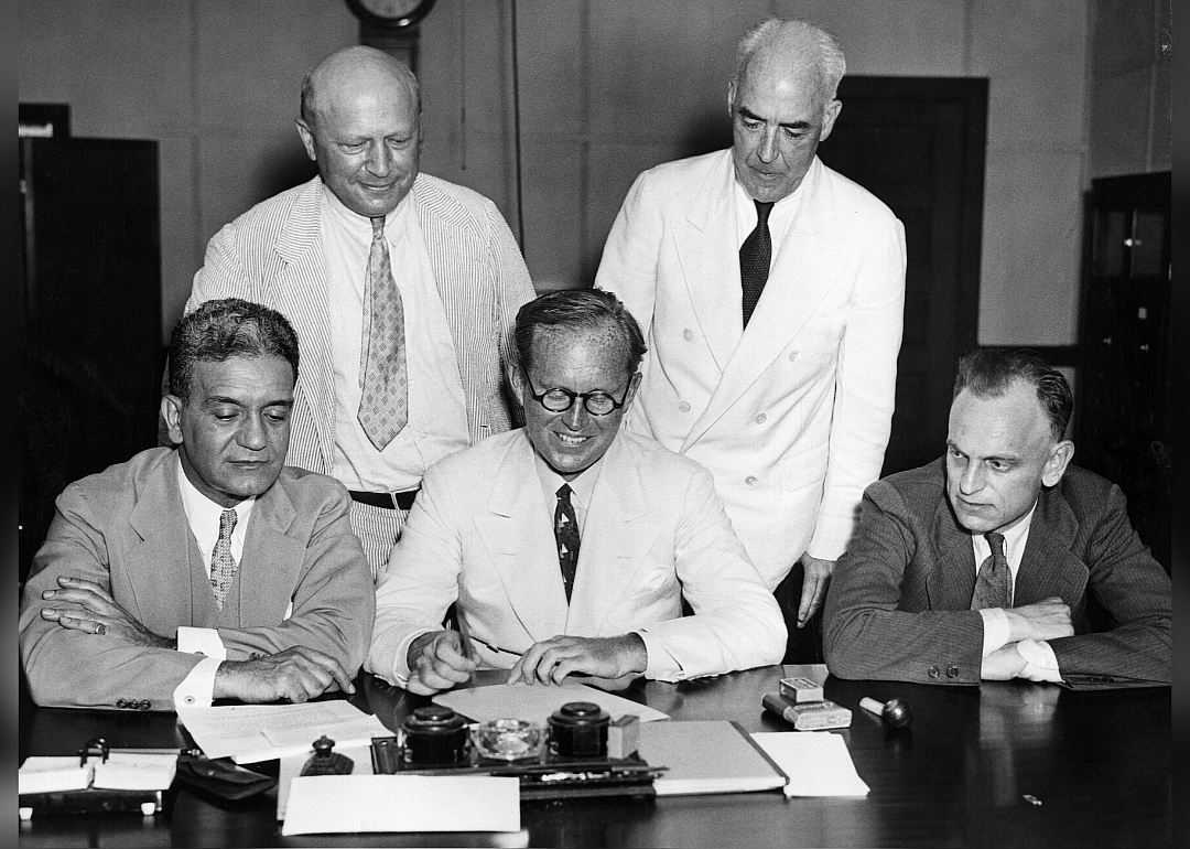 1934: Roosevelt creates the Securities Exchange Commission