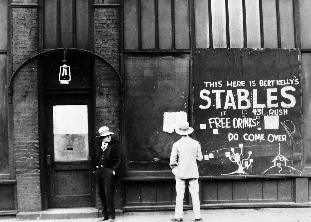 Men by sign for Bert Kelly’s Stables