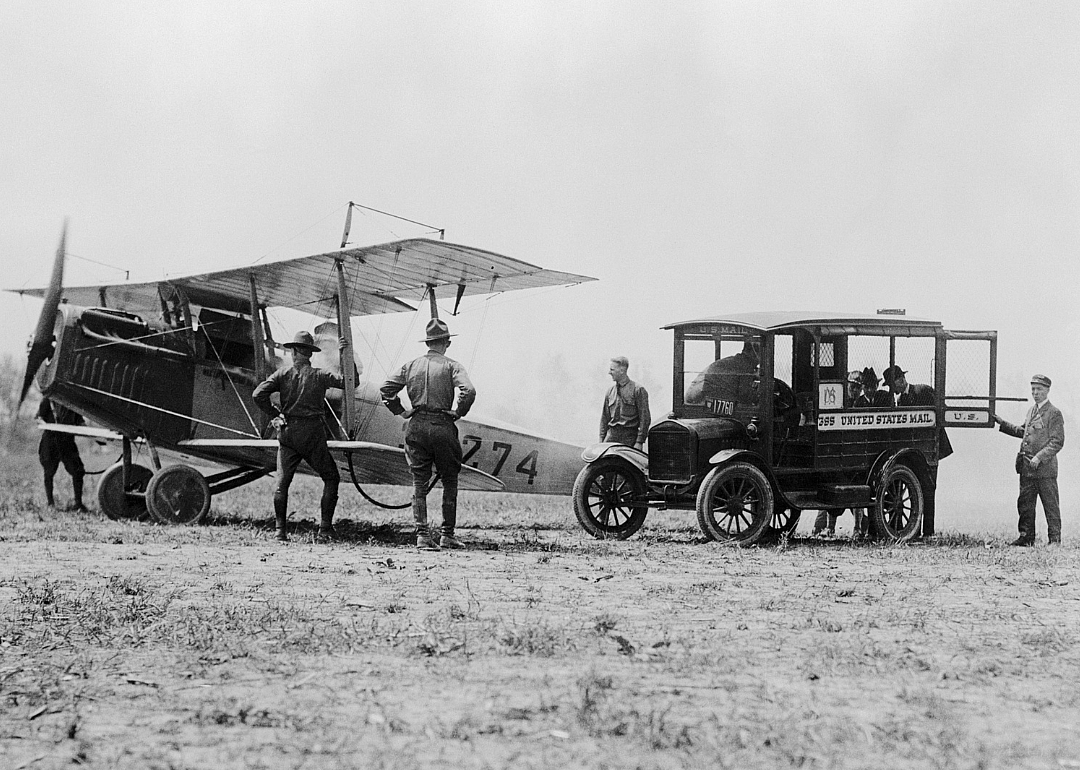 Transferring mail to airplane