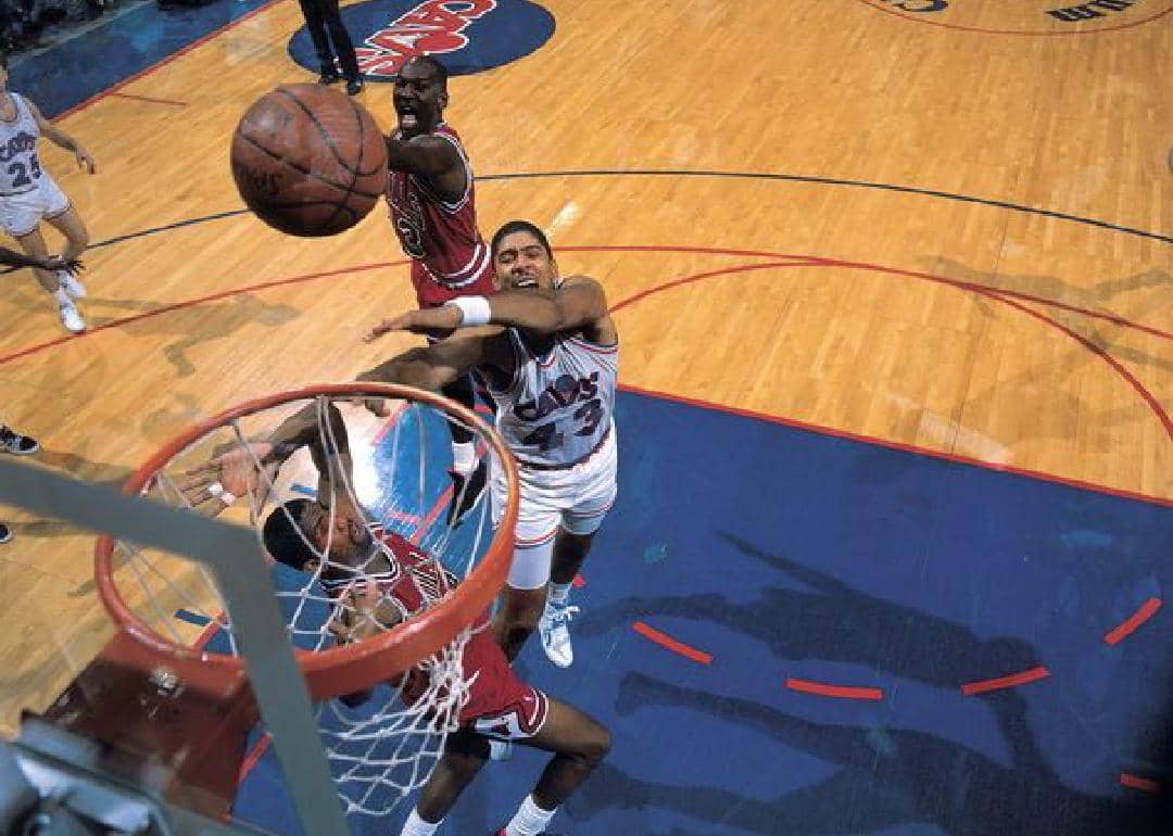 Michael Jordan stuns Cleveland