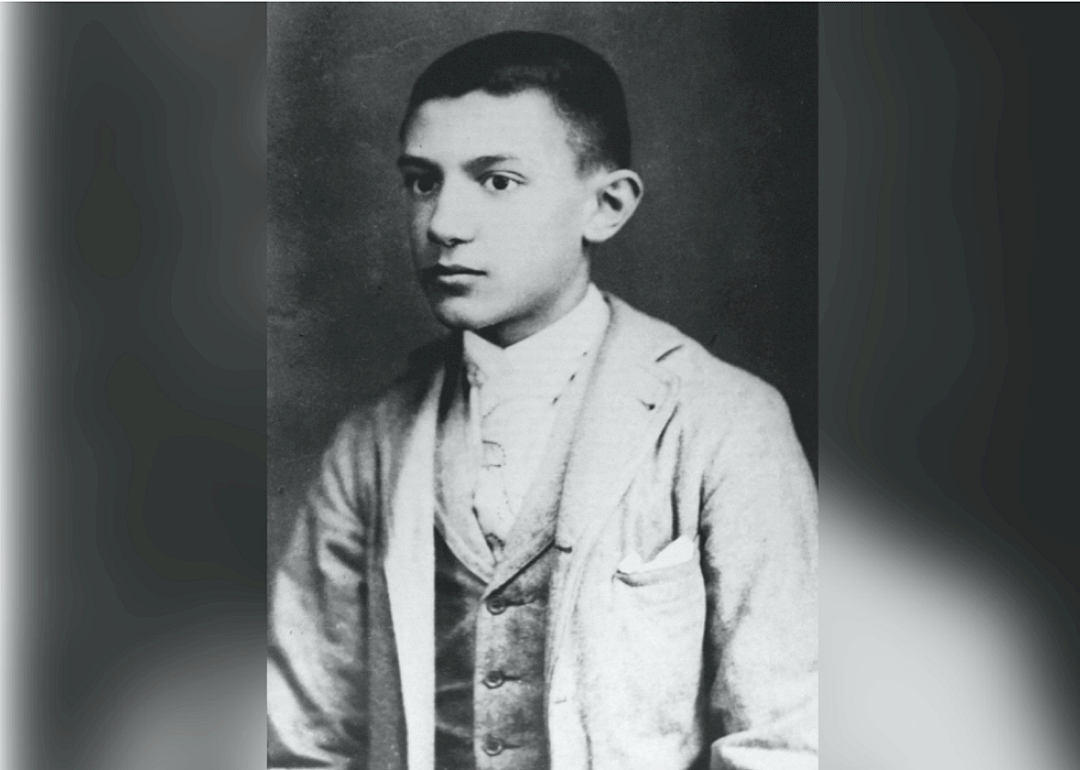 1892: Art studies begin