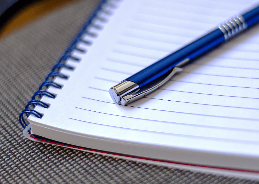#32. Notepad and pen