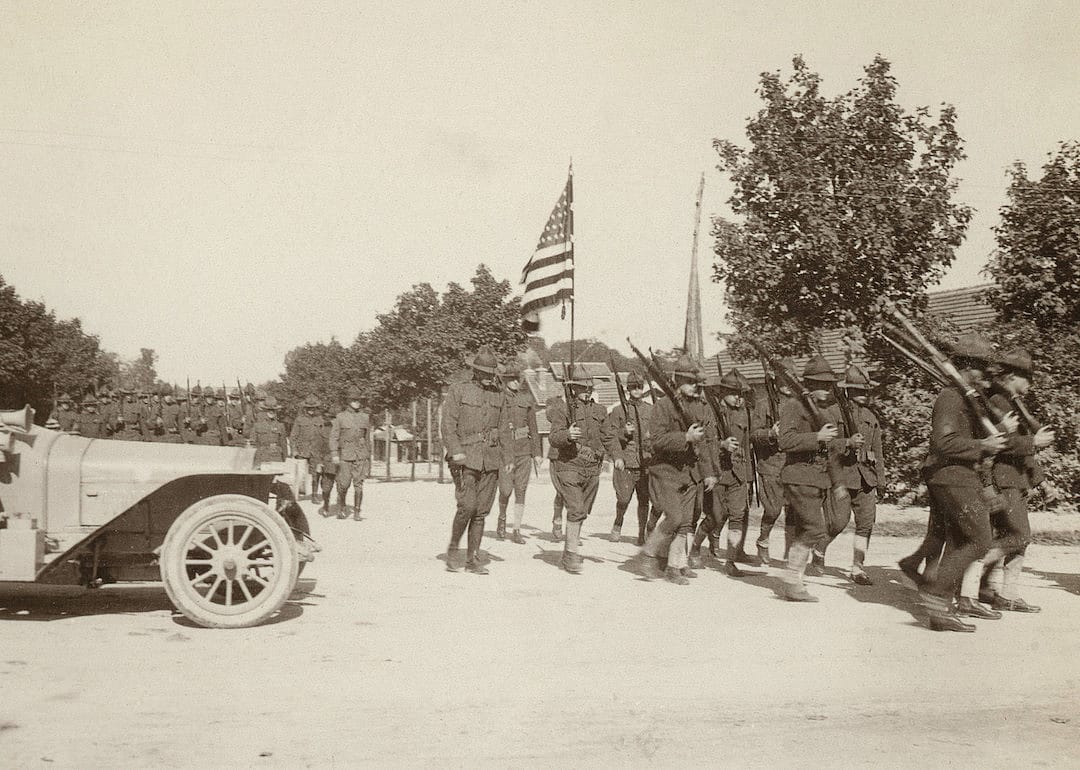 Arrival of an American Regiment in Mailly-le-Camp in 1917.