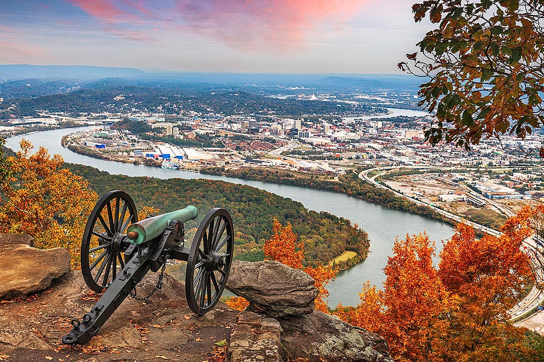 Chattanooga, Tennessee, USA view from Lookout Mountain at dawn.