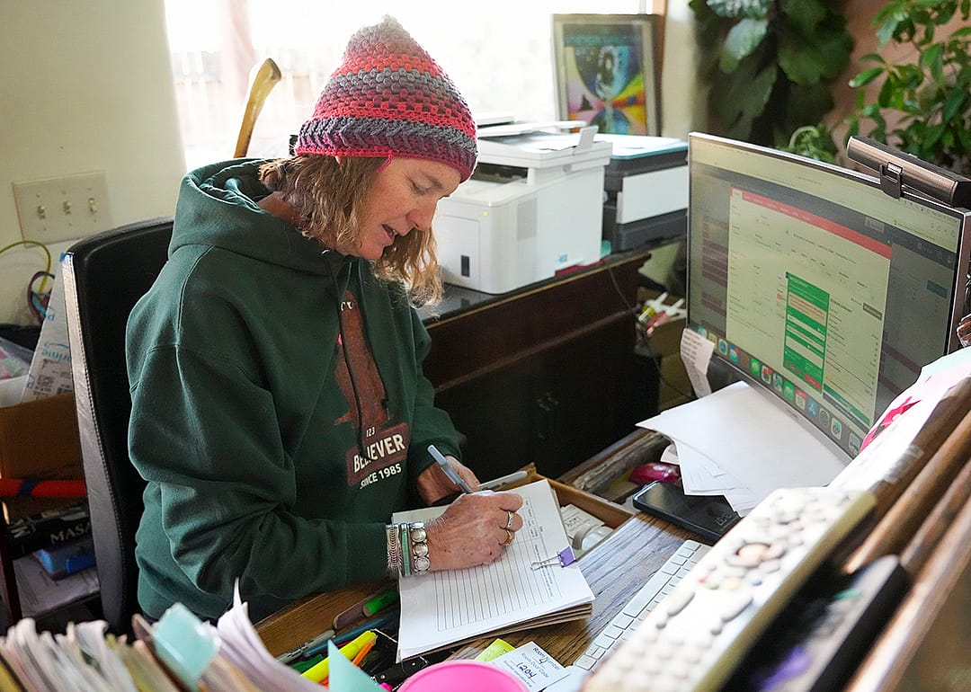 Jennifer Davila, owner of La Posada Pintada, checks in a customer at her hotel in Bluff.