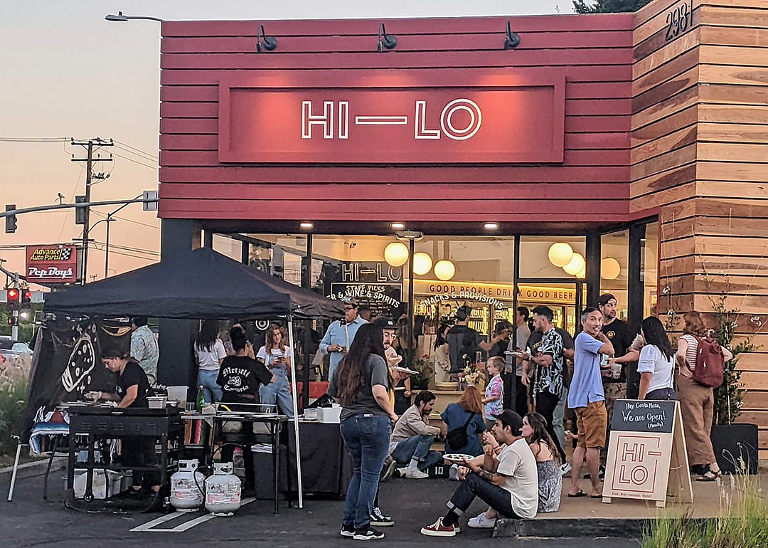 Exterior of the Hi-Lo Liquor market.