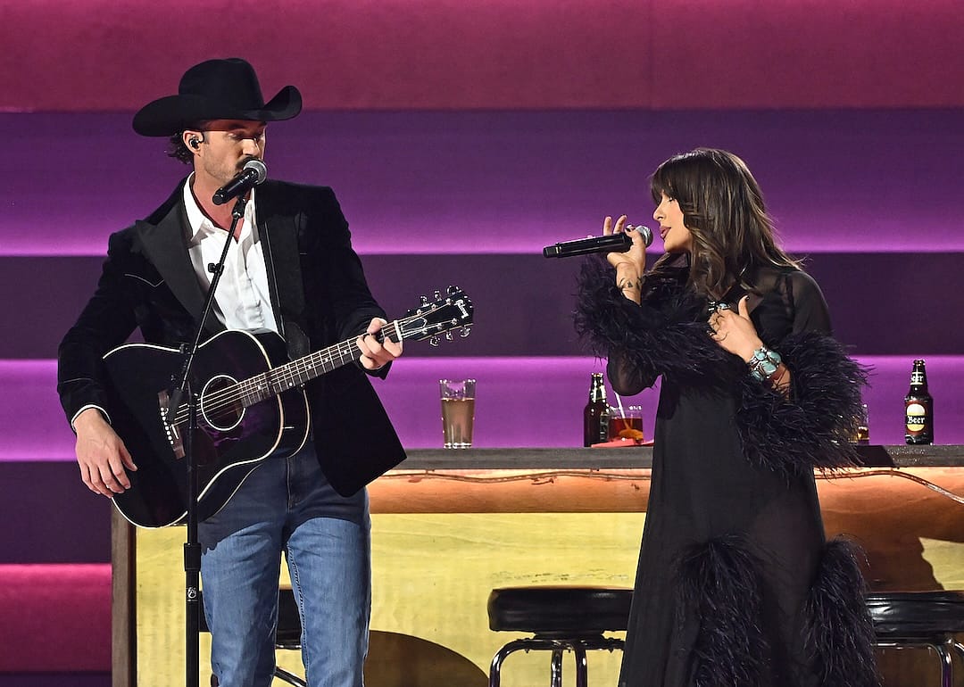 Riley Green and Ella Langley performing at the 2024 CMAs.