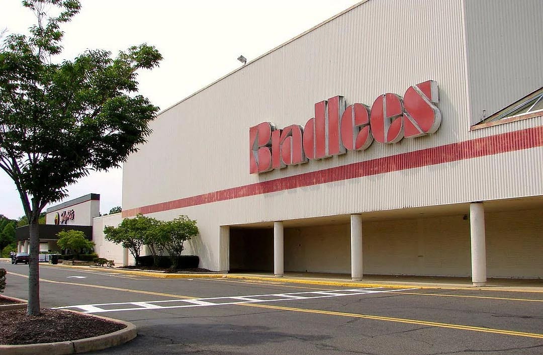 Bradless store a famous store of the 90s.