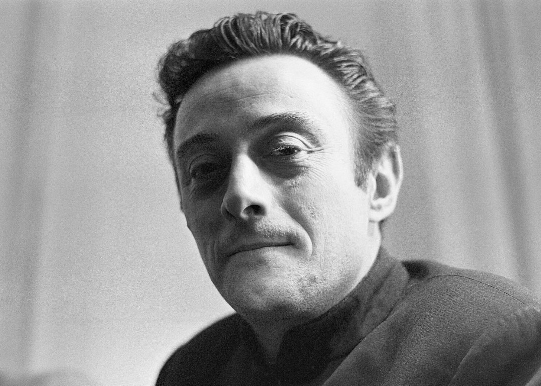 2003: Lenny Bruce is pardoned in New York
