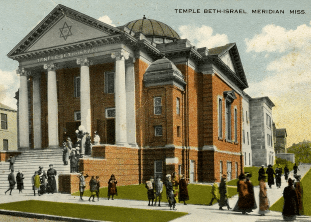 1951: Paula Ackerman conducts rabbinical services