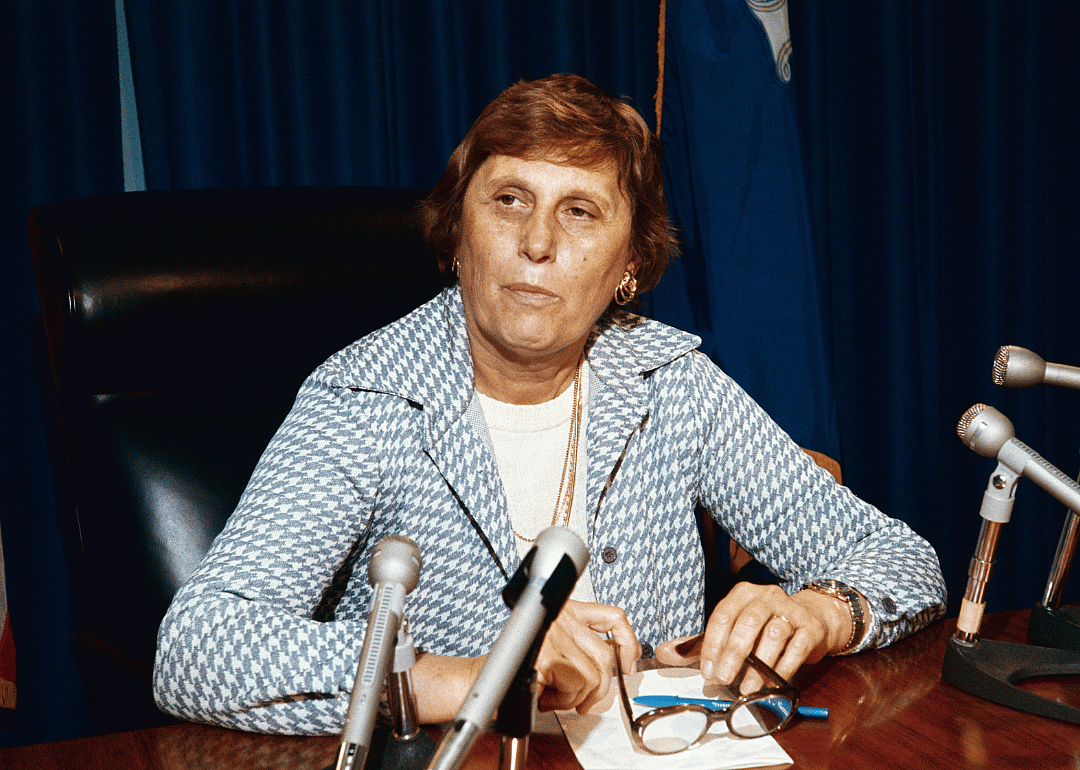 1975: No strings attached for this governor
