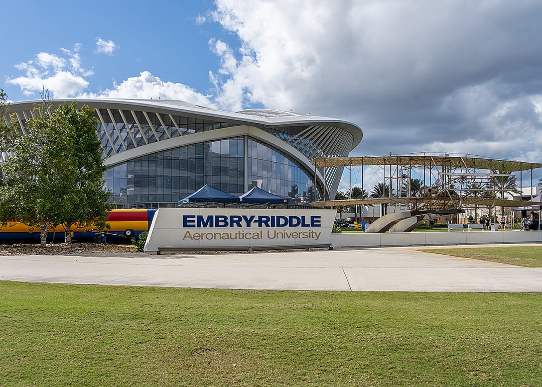 Building and signage on Emory Riddle Aeronautical University campus.