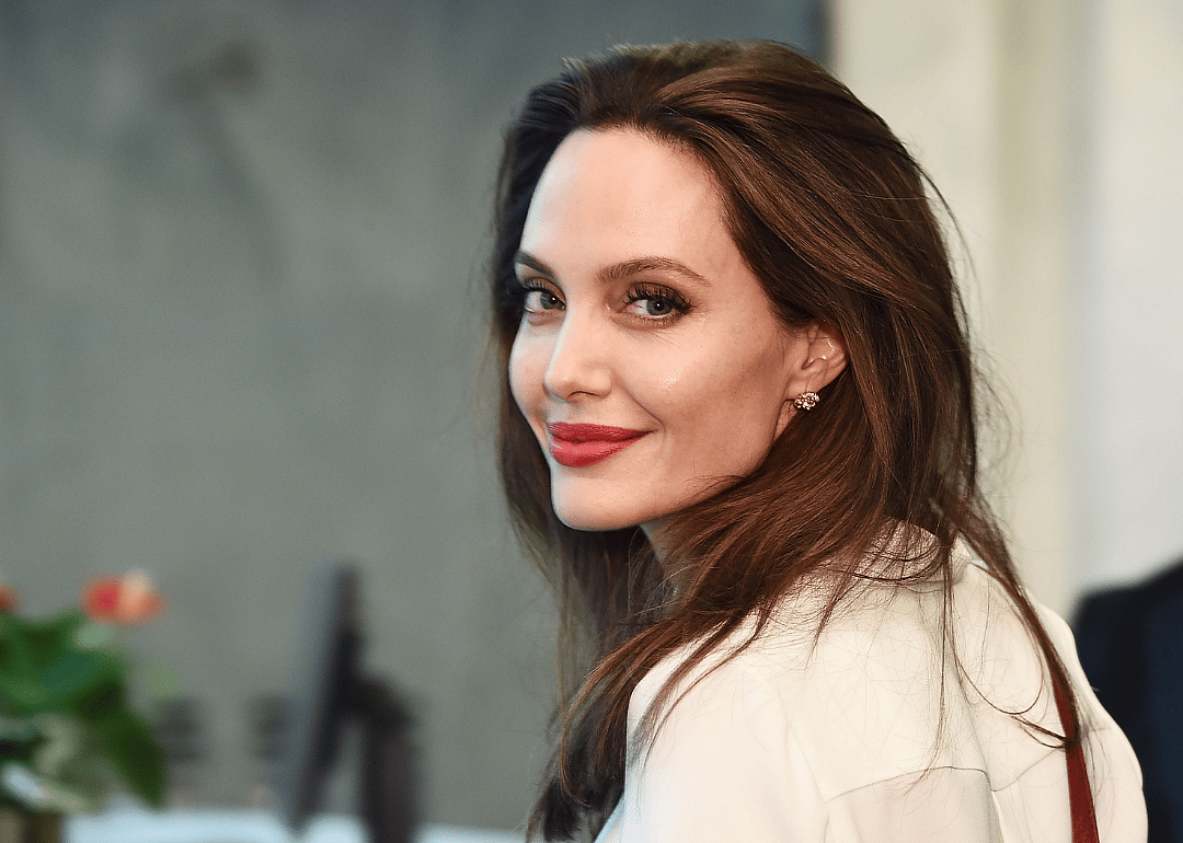 1975: Angelina Jolie