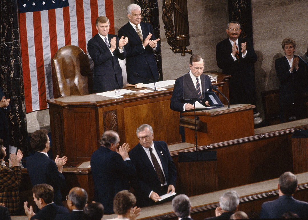 1991: Democrats approve Operation Desert Storm