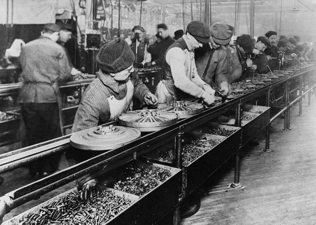 1913: Assembly line