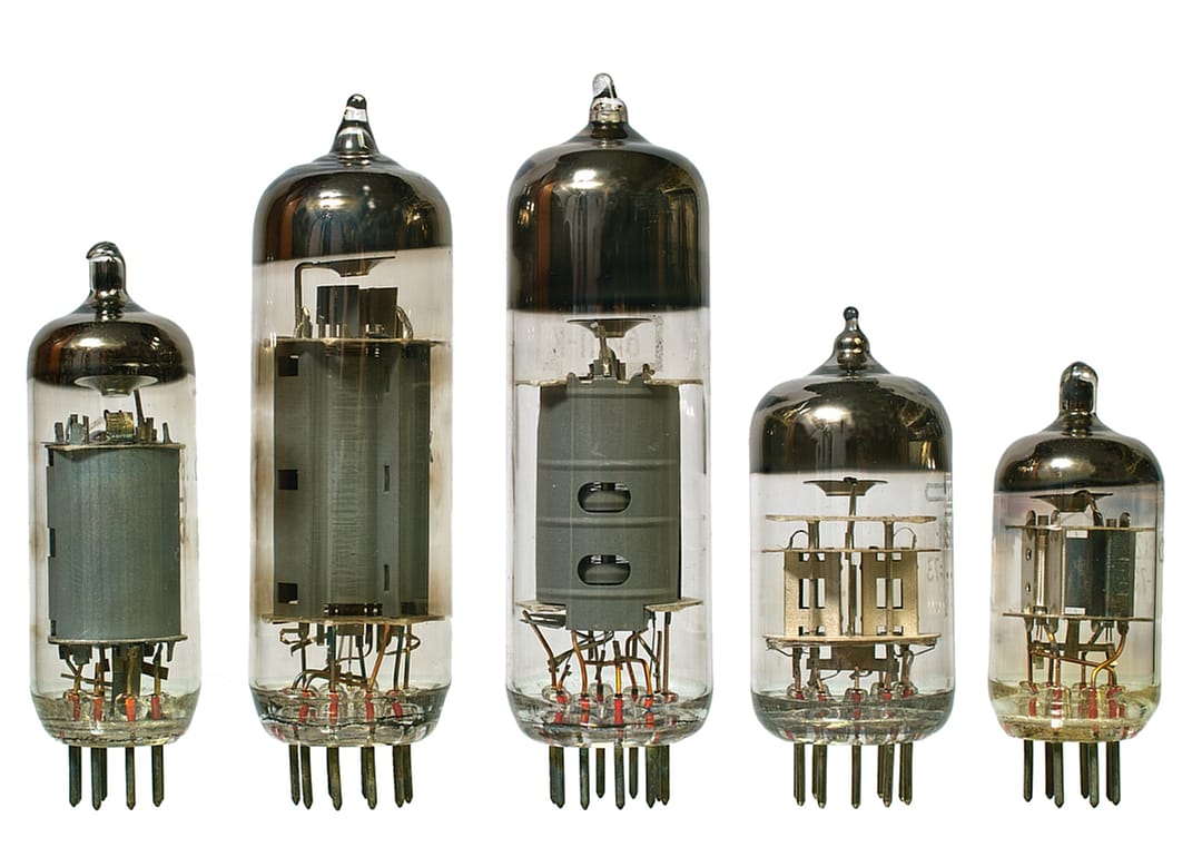 1915: Thermionic valve