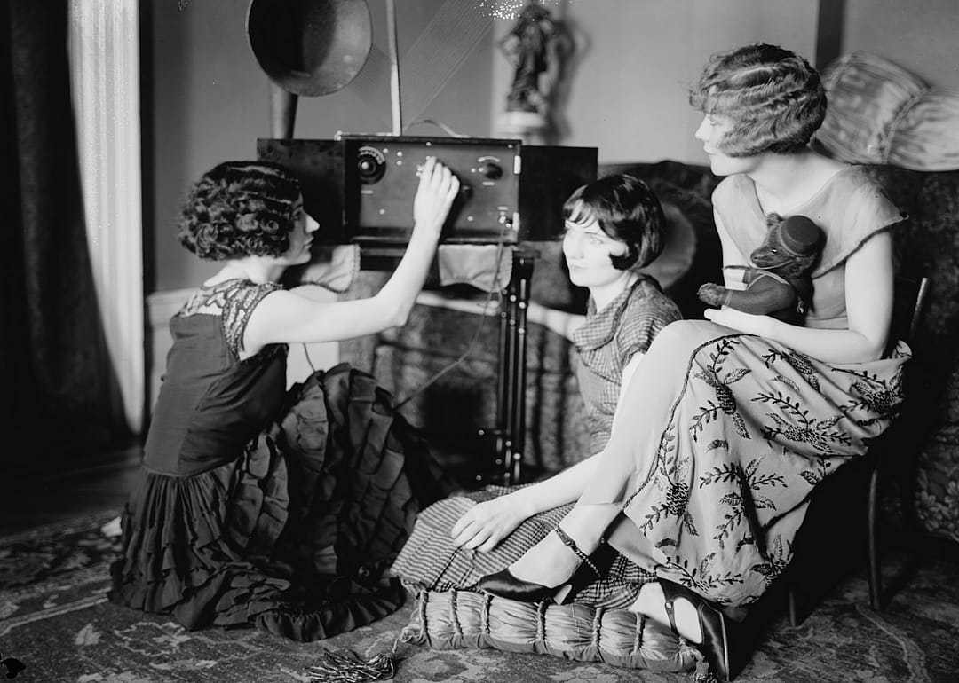 1920: Radio station