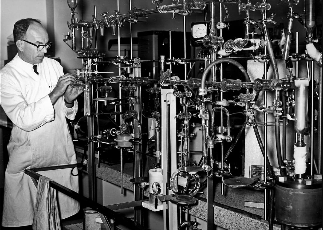 1946: Carbon dating