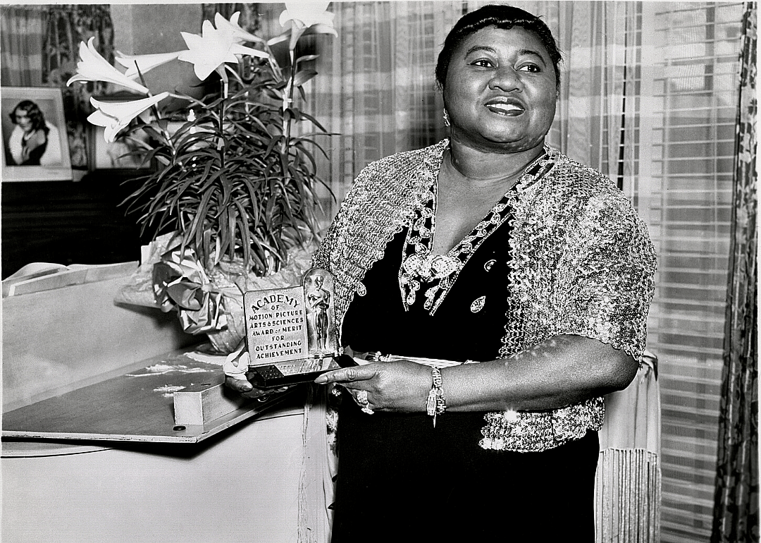 1940: Hattie McDaniel earns an Oscar