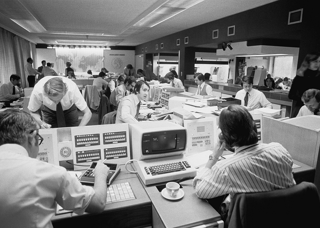1973: Floating exchange rate system prevails