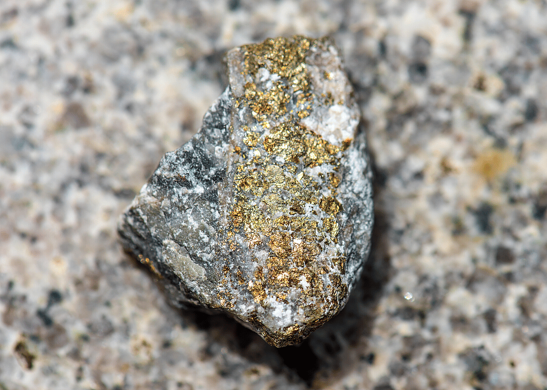 A rock that contains gold deposit.