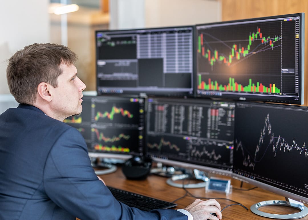 A man looks at gold analytics.