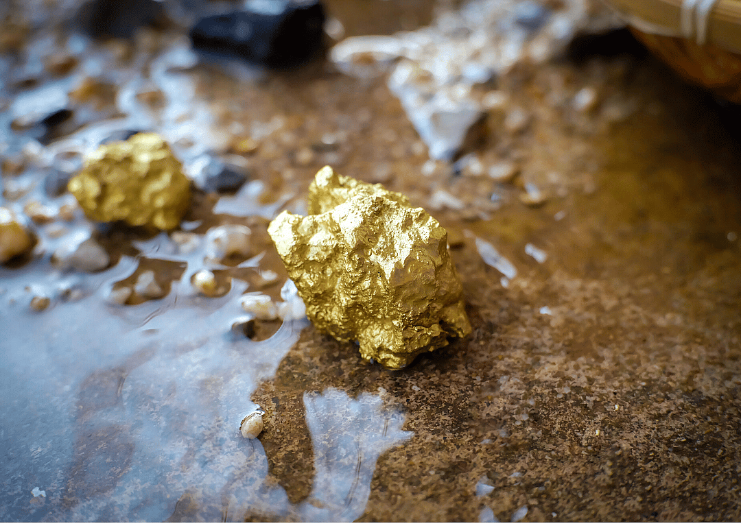 A close-up of gold deposits.