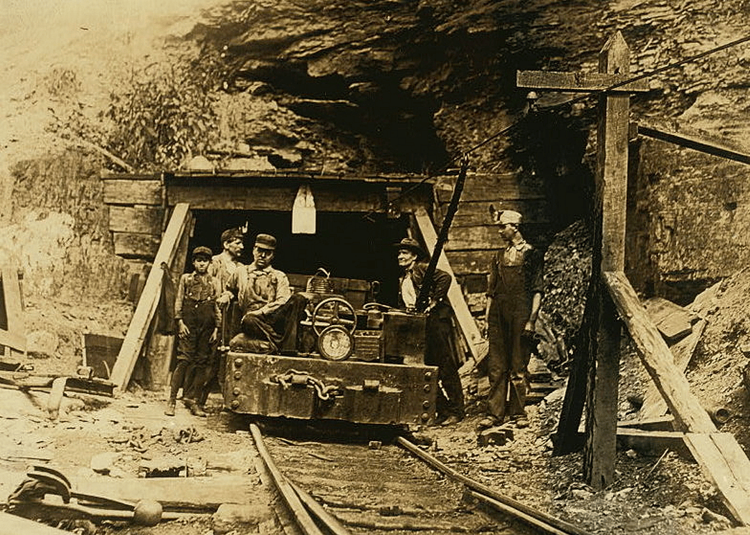 'Room and pillar' mining