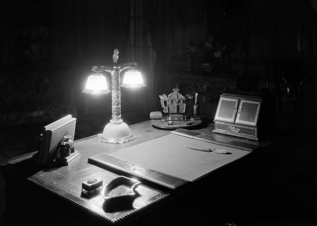 Electric lights move into homes