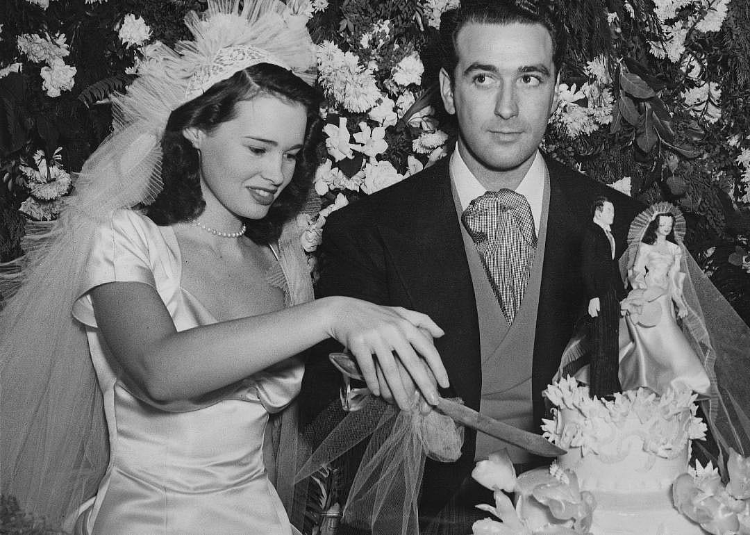 1941: A society heiress weds