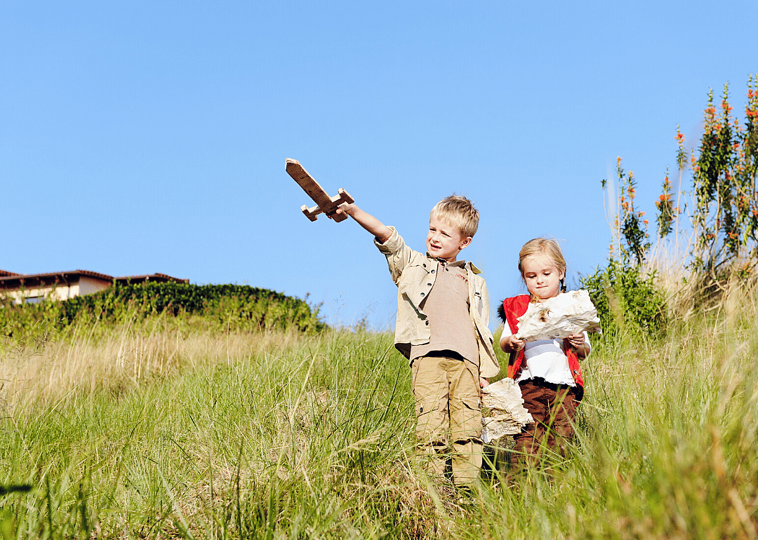 Plan an outdoor treasure hunt