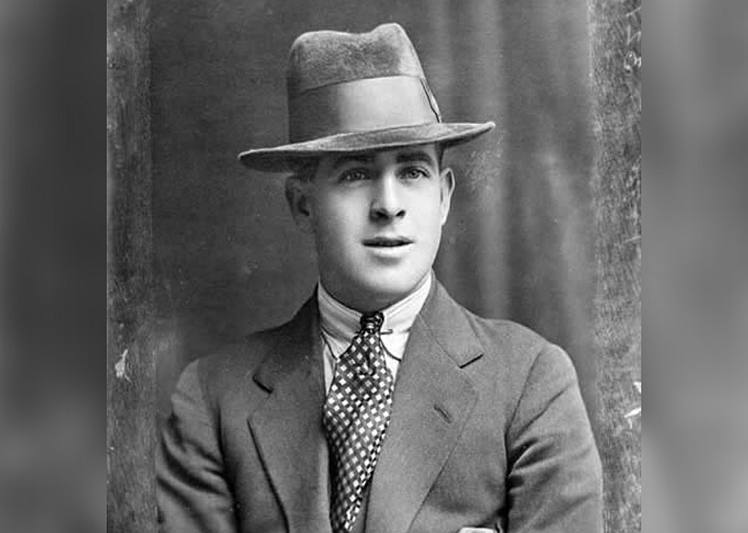 1920s: Wide-brimmed fedoras