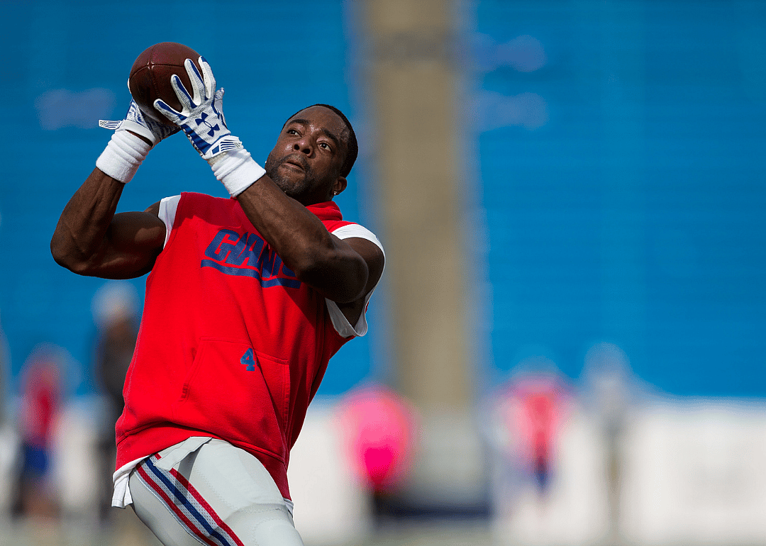 Andre Williams warms up before a 2015 game, catching a football.