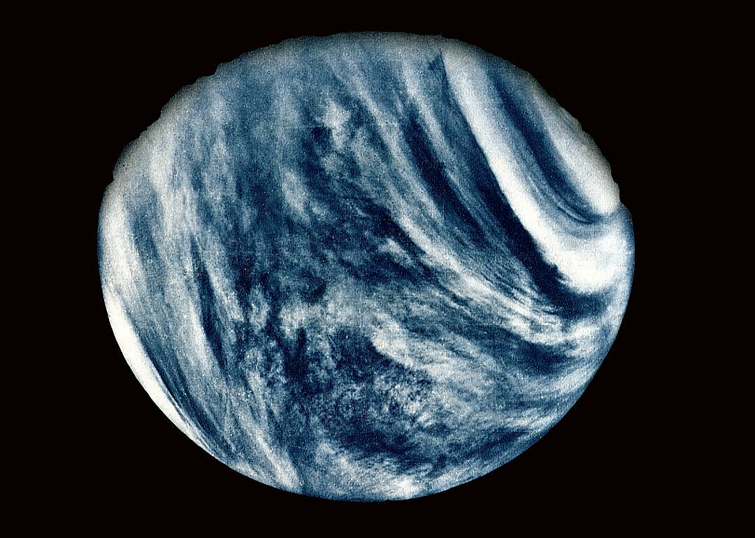 1932: Discovery of carbon dioxide atmosphere on Venus