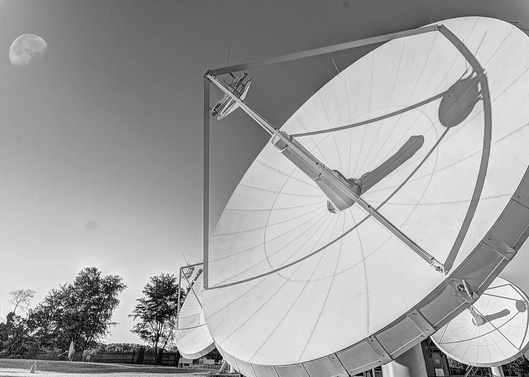 1946: Bouncing radar off themMoon