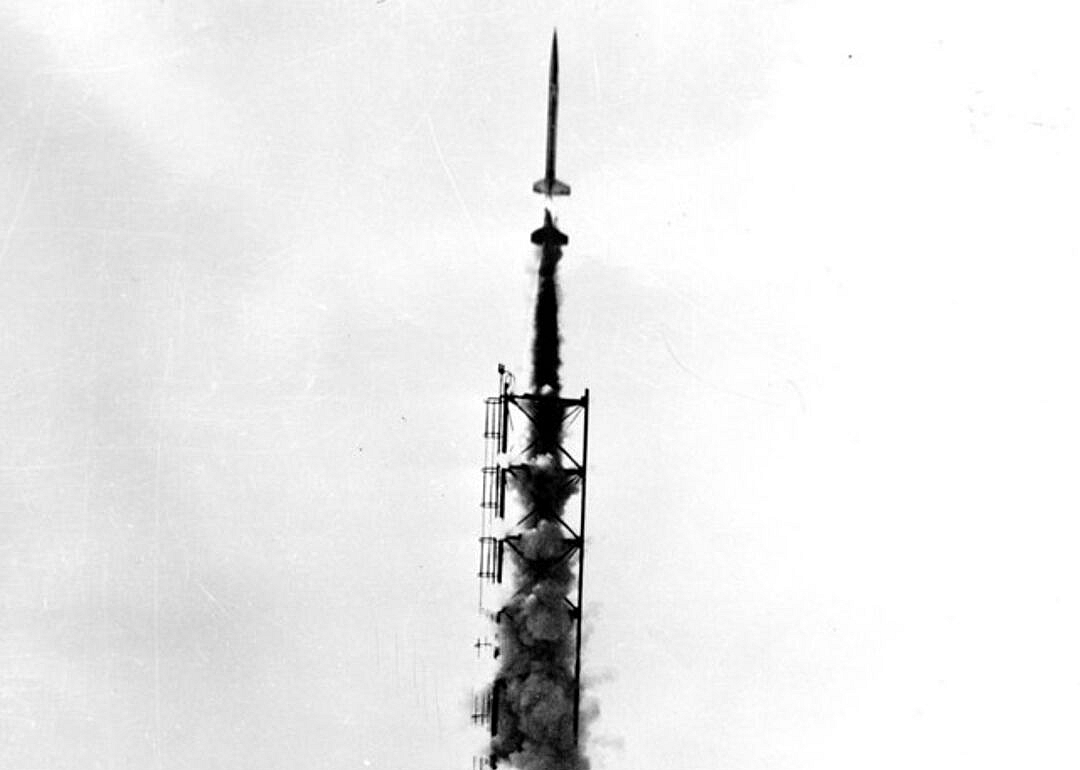 1965: Bright X-rays from distant galaxies