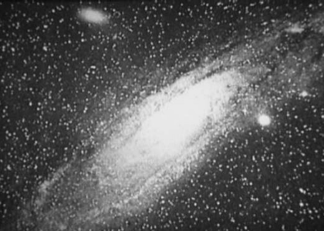 1924: Hubble demonstrates other galaxies exist