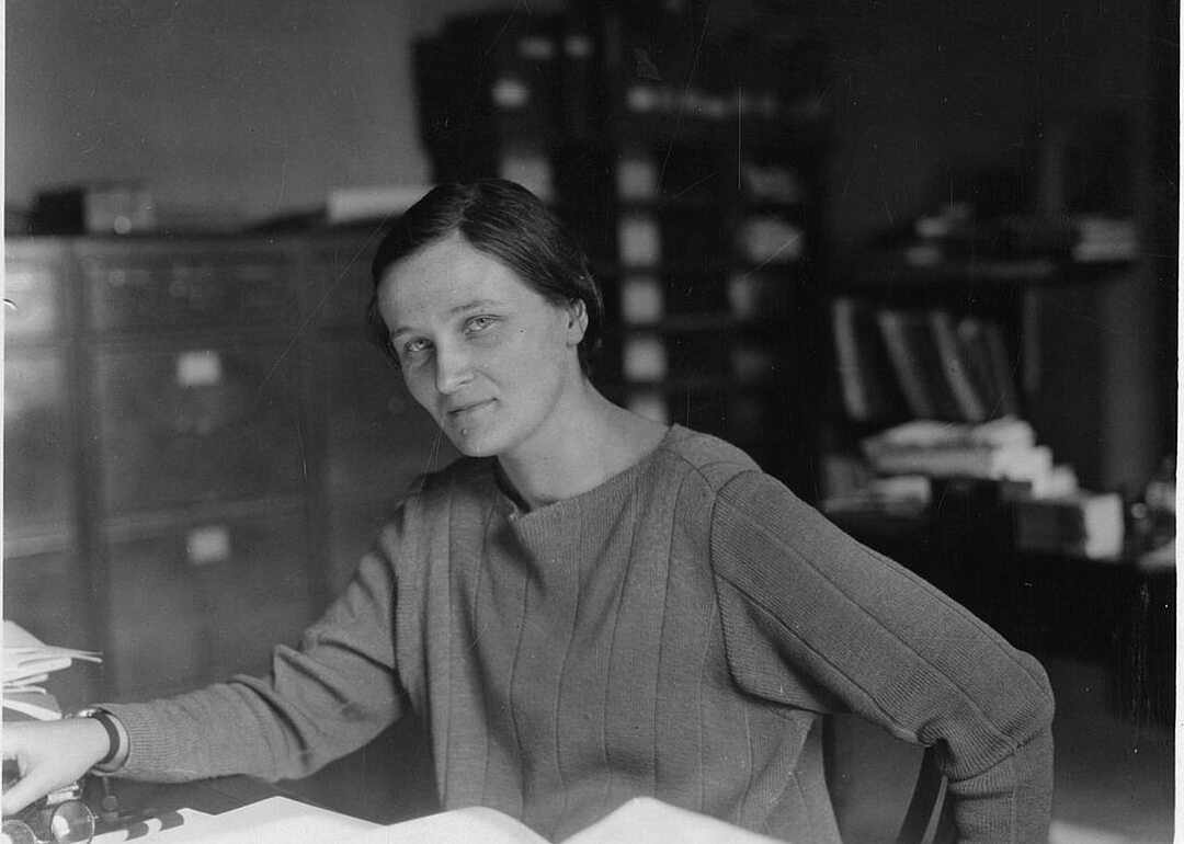 1925: Cecilia Payne shows that stars are mostly hydrogen