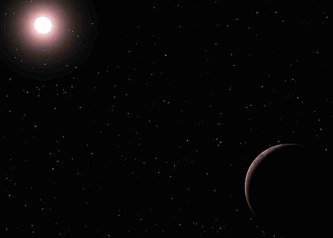 2007: "Super-Earth" exoplanet identified in habitable zone