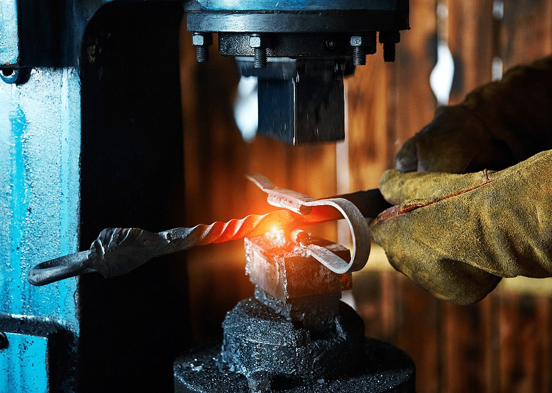 #32. Forging machine setters, operators, and tenders, metal and plastic