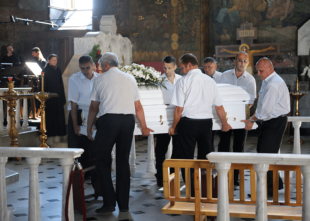 #33. Funeral attendants